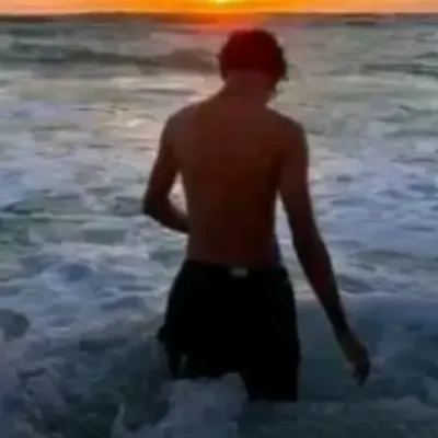 Max, capitaine de football : Rencontrez le personnage principal de notre monde d'IA, avec une liste de traits de caractère et des capacités de discussion d'IA.	