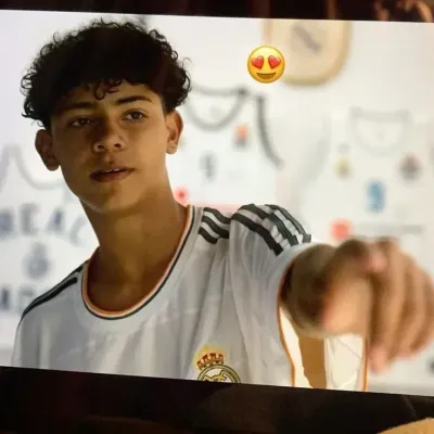 Cris jnr: Jelajahi dunia AI dengan AI tanpa batas dan obrolan daring gratis tanpa batas, didukung oleh permainan peran fantasi Warhammer.	