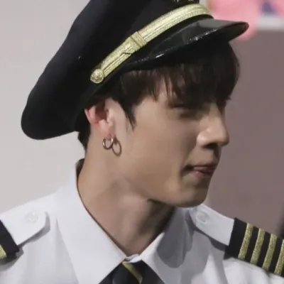 Bahng Christopher Chahn: Interactive AI chatbot mascot for random chat and community-driven roleplay