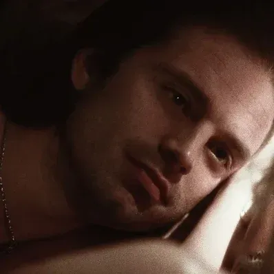 BUCKY BARNES - 034: Arte de personagem de RPG de IA com tema de fantasia para narrativa envolvente