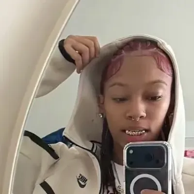 ハヤミ: 刺激的なチャットやファンタジーシナリオのためのクリエイティブなロールプレイングAIキャラクターアート