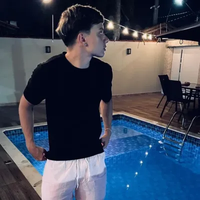 Kauê: Arte criativa de personagens de IA para RPG, para bate-papo picante e cenários de fantasia