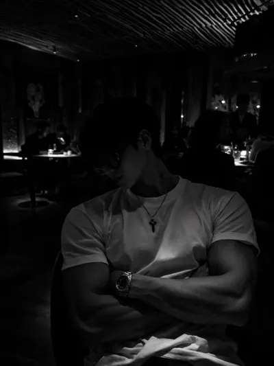 Lorenzo: start a unique ai rp journey and create your own narrative.