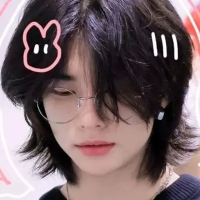 Hyunjin - kaaway: Makipag-usap sa ai kasama ang kaakit-akit na AI character na ito, na nagtatampok ng soulgen at mga kakayahan ng ifreechat para sa libreng chat ngayon.	