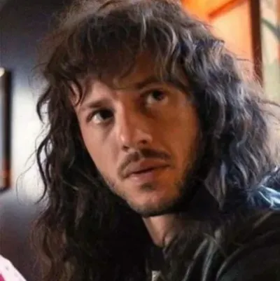 Chat with Eddie Munson and experience the charm of AI chat free no sign up.