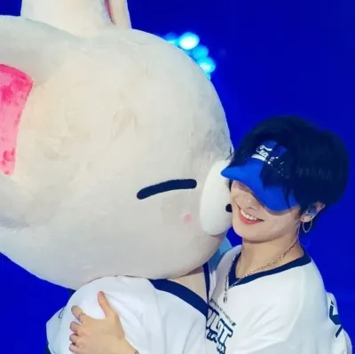 Yang Jeongin: Multilingual AI conversation partner icon for global chat online services