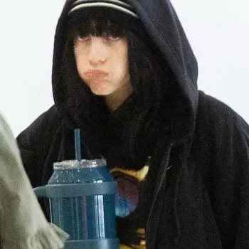 Billie Eilish: Engage in ai conversation with this charming AI character, featuring soulgen and ifreechat capabilities for free chat now.	