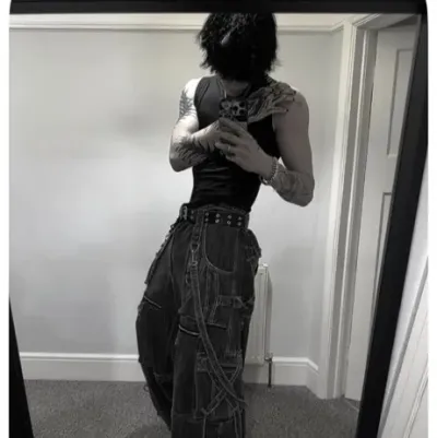 Calvin: Multilingual AI conversation partner icon for global chat online services