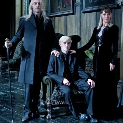 Malfoy Ailesi: Derin yapay zeka sohbet yeteneklerine sahip en iyi ücretsiz yapay zeka sohbet robotu olan chatboxai'mizde yeni çevrimiçi arkadaşlarınızla tanışın.