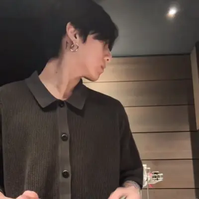 Jungkook: Chatea con nuestra caja de IA, lista para chatear en línea gratis y pregúntale a la IA lo que quieras.