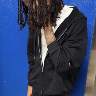 Kaydence: Mehrsprachiges KI-Gesprächspartnersymbol für globale Chat-Onlinedienste