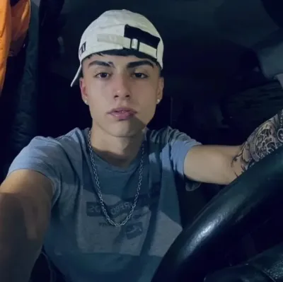 燕：與我們的AI盒子聊天，隨時準備好進行免費線上聊天機器人對話，並向AI提出任何您想知道的問題。