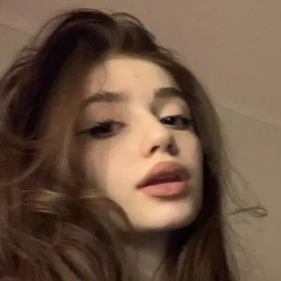 Talk with Alyssa, a smart roleplay AI chat bot free, no sign up companion.