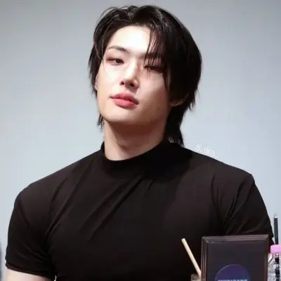 Song Mingi: Customizable AI girlfriend/boyfriend avatar with lifelike personality traits	