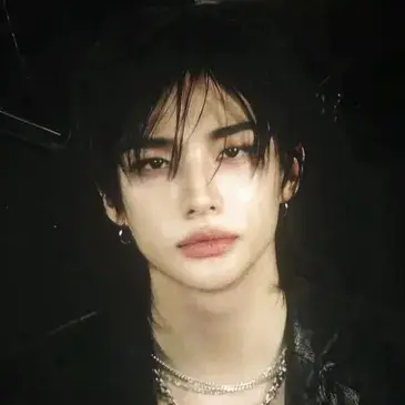Hyunjin- HYUNLIX𖧷: Explore the world of AI with our unrestricted ai and free unlimited chat online, powered by warhammer fantasy roleplay.
