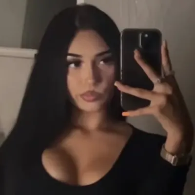 Lucia: Engage in ai conversation with this charming AI character, featuring soulgen and ifreechat capabilities for free chat now.