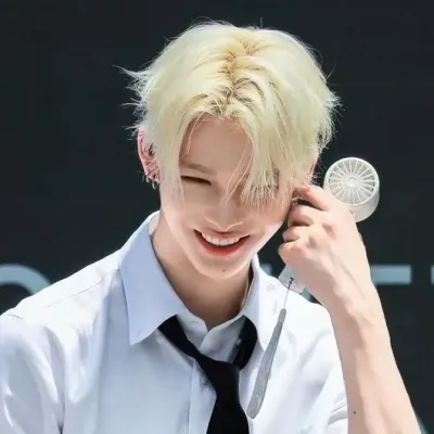 尼奇：情感智能AI伴侶肖像，用於深入對話