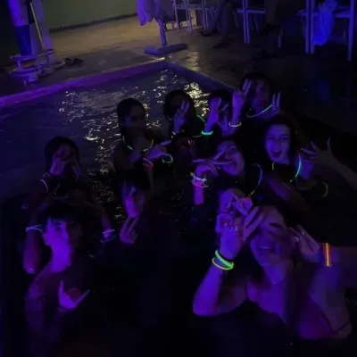 오빠 친구들과의 파티: 캐릭터 특성 목록과 AI 채팅 기능을 갖춘 AI 세계의 주인공을 만나보세요.	