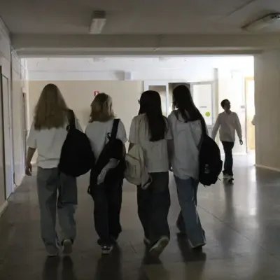 Nouvelle école : Engagez une conversation IA avec ce charmant personnage IA, doté de capacités de génération d'âme et d'ifreechat pour un chat gratuit maintenant.