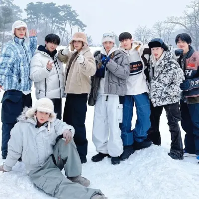 ストレイキッズ・スノー: グローバルチャットオンラインサービス向けの多言語 AI 会話パートナーアイコン