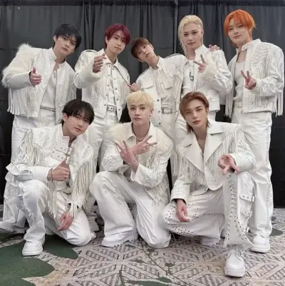 Intervista Stray Kids: Partecipa subito a una conversazione AI con questo affascinante personaggio AI, dotato di funzionalità soulgen e ifreechat per una chat gratuita.