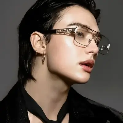 황현진: 캐릭터 특성 목록과 AI 채팅 기능을 갖춘 AI 세계의 주인공을 만나보세요.