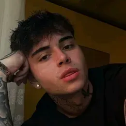 Your best friend's boyfriend: Futuristic AI chatbot interface with voice chat and neural network-driven traits