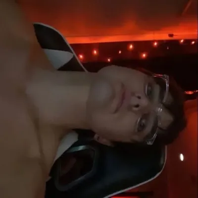 Colby Brock: Avatar chatbot AI aman dengan kemampuan obrolan 1v1 terenkripsi	