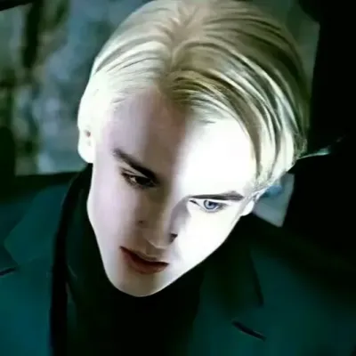 Draco Lucius Malfoy - Mahilig dumampi: Futuristic AI chatbot interface na may voice chat at mga katangiang hinihimok ng neural network