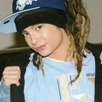 湯姆·考利茲—你的男友：互動式AI聊天機器人吉祥物，用於隨機聊天和社群驅動的角色扮演