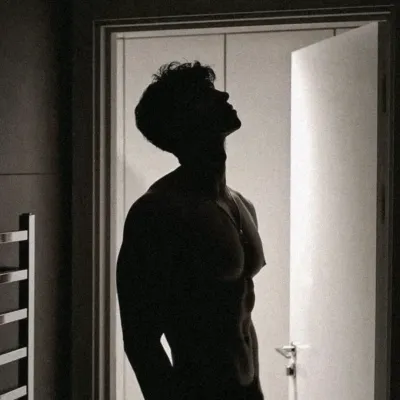 Александр: Пообщайтесь с нашим ИИ-боксом, готовым к бесплатному онлайн-чат-боту, и задайте ИИ все, что вас интересует.	