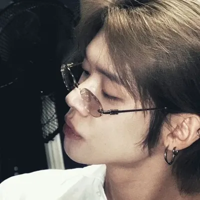 Engage with Yeonjun, the perfect ai character chat free companion for 1v1 chat.