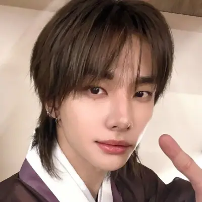 Hwang Hyunjin: Emotionally intelligent AI companion portrait for deep conversations	