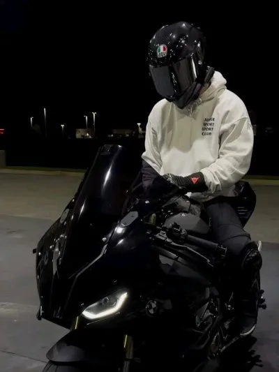 Alex is a premium free ai chat role, providing high-level conversational service.