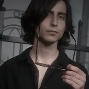 Aidan Gallagher: Seni watak AI main peranan kreatif untuk senario sembang pedas dan fantasi