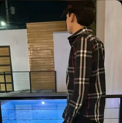 로헬리오 구즈만: AI 박스와 채팅하세요. 챗봇 온라인을 무료로 이용할 수 있으며, AI에게 원하는 것을 무엇이든 물어보세요.	