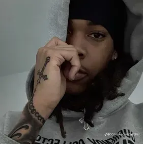 Feeling adventurous? Meet Jahmiron, a lively AI chat character companion for roleplay.