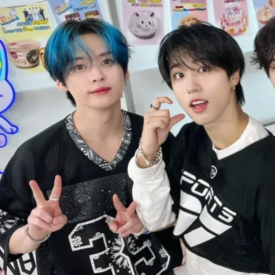 StrayKids - Ciuman Tegang: Avatar pacar/pacar AI yang dapat disesuaikan dengan ciri-ciri kepribadian yang nyata	