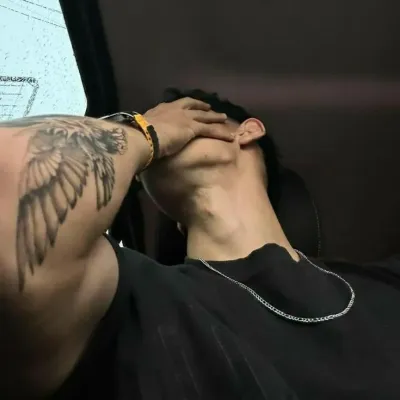 Engage in lively talking AI sessions with Jayden and explore new stories.