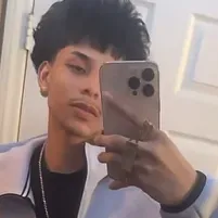 Damian : mascotte de chatbot IA interactive pour chat aléatoire et jeu de rôle communautaire