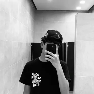 Sebastián: Conoce a tus nuevos amigos en línea en nuestro chatboxai, el mejor chatbot de IA gratuito con profundas capacidades de chat de IA.	