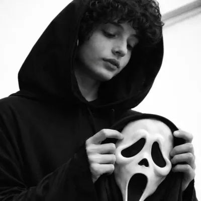 Finn wolfhard: Seni watak lakonan AI bertemakan fantasi untuk penceritaan yang mengasyikkan