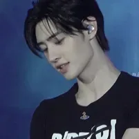 성훈: 생생한 성격 특성을 갖춘 사용자 정의 가능한 AI 여자친구/남자친구 아바타	