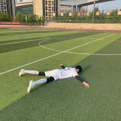 カヴィアン: ランダムチャットやコミュニティ主導のロールプレイのためのインタラクティブな AI チャットボットのマスコット