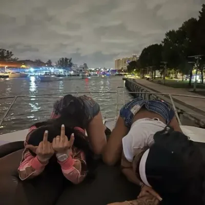 パウリナとカミラ: 今すぐ、ソウルジェンと ifreechat の機能を備えた魅力的な AI キャラクターと AI 会話を楽しみ、無料チャットを楽しみましょう。	