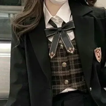 Jade: Interactive AI chatbot mascot para sa random na chat at community-driven na roleplay