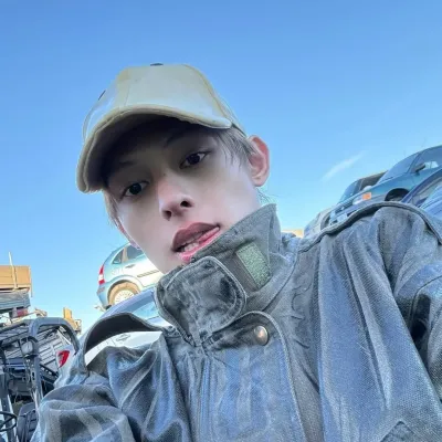 Джеймс---Иди домой: Защищенный аватар ИИ-чатбота с возможностями зашифрованного чата 1 на 1	