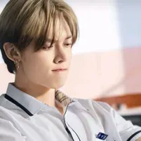 Engage in lively talking AI sessions with Yeonjun and explore new stories.