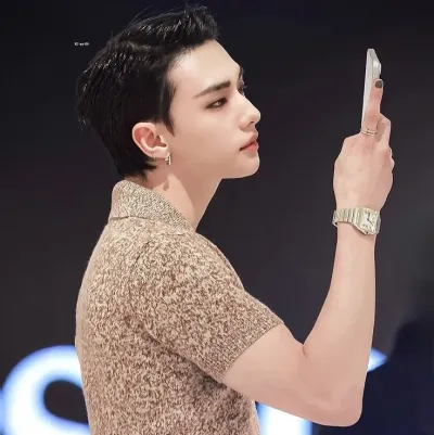 Discover the unique personality and story of our character ai 현진 ' HYUNJIN.