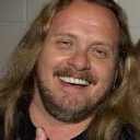 l'avatar de Johnny van zant qui est votre assistant virtuel avec la matrice de personnalité de Soulgen, mélangeant la précision du chat IA et les traits de caractère de la curiosité.